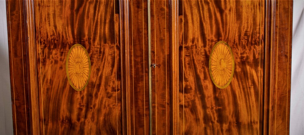 A quality Victorian mahogany wardrobe. View II
