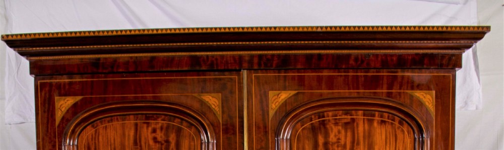 A quality Victorian mahogany wardrobe. View III