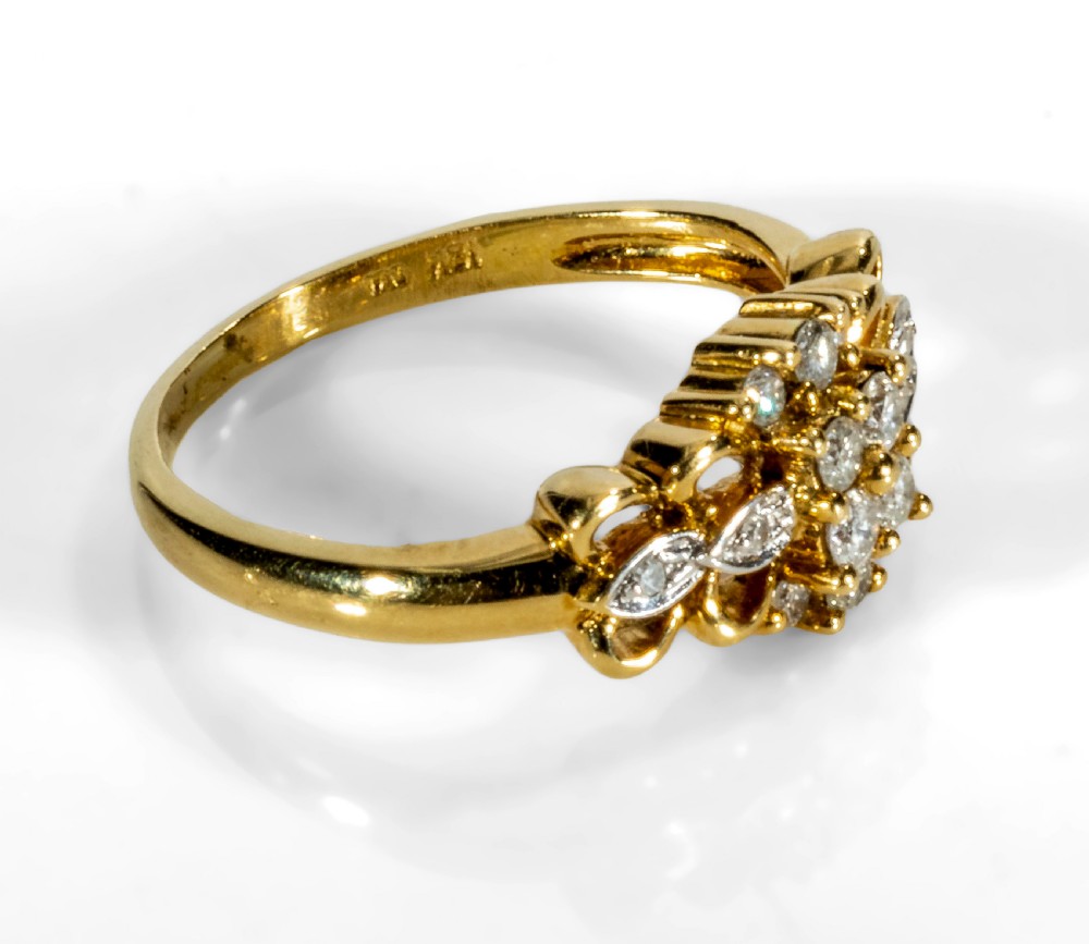 Very pretty diamond ring. View II