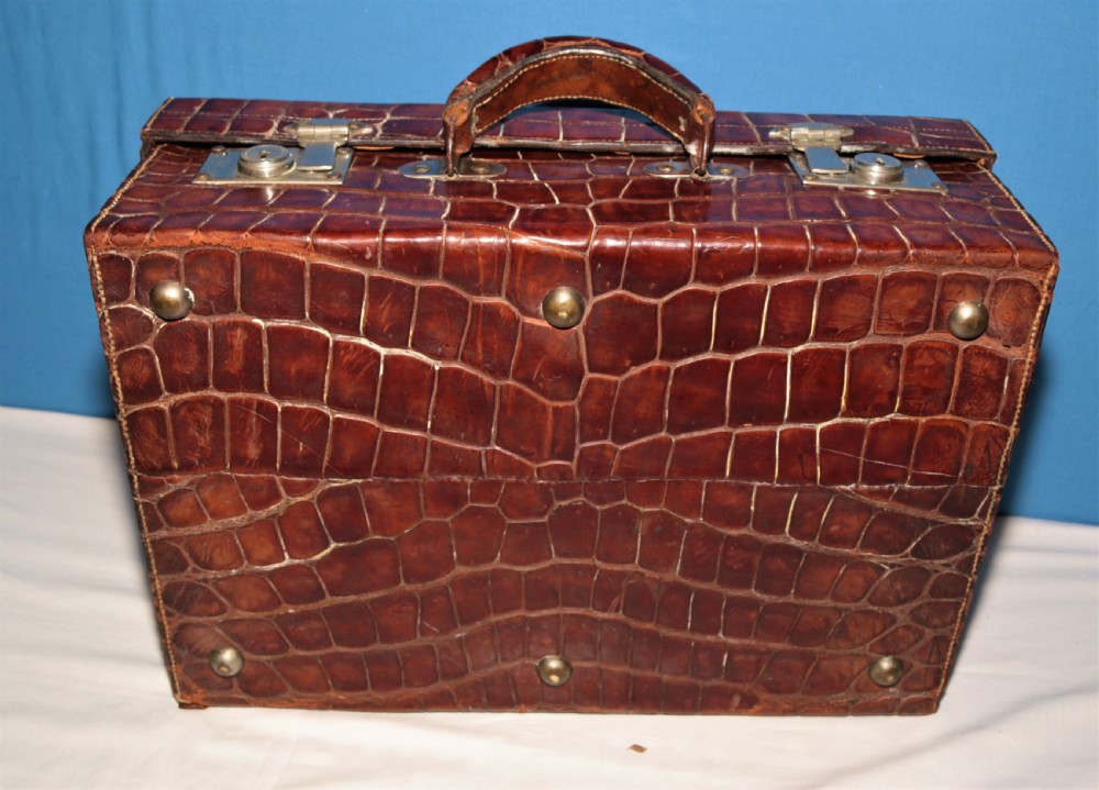 Crocodile suitcase fitted. View IV