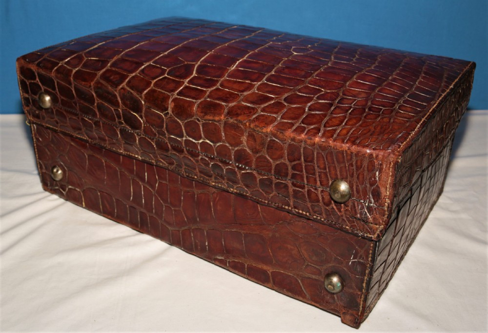 Crocodile suitcase fitted. View VI