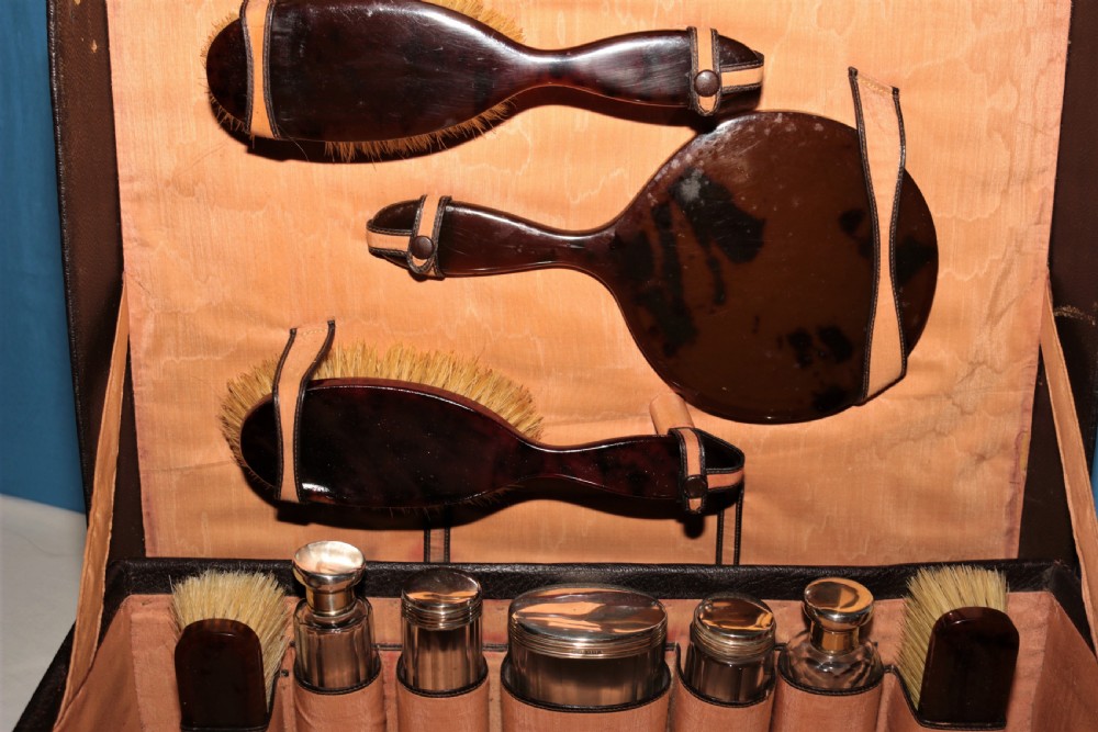 Fitted leather suitcase. View II