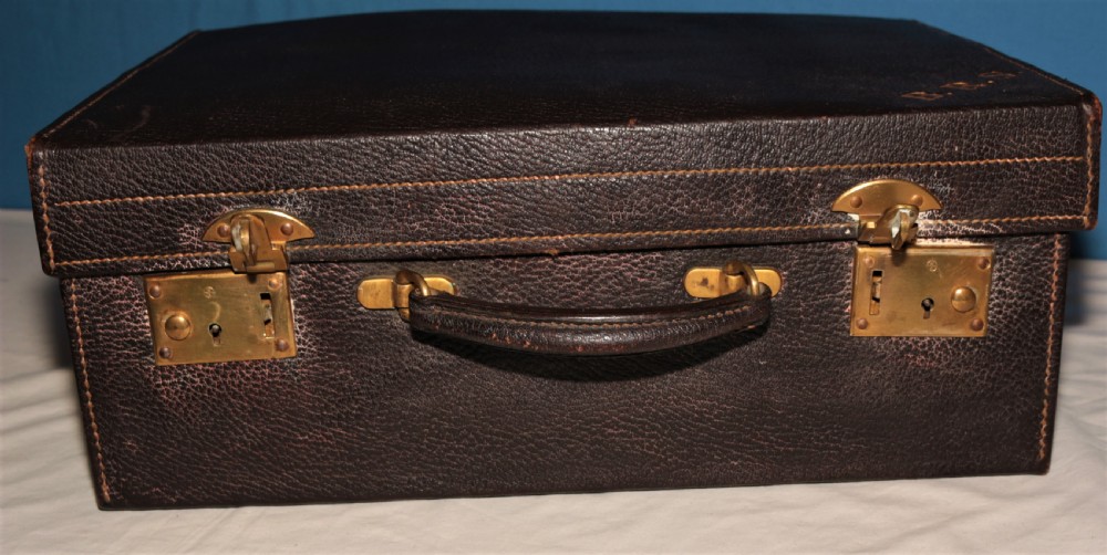 Fitted leather suitcase. View III