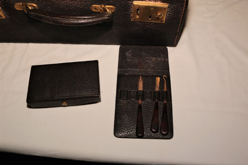 Fitted leather suitcase. View XI