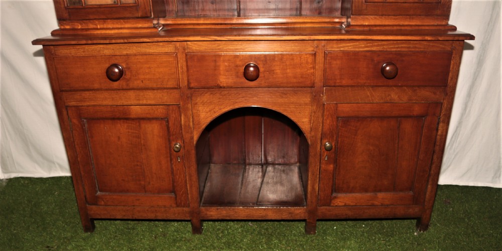 Oak Welch dresser View VIII