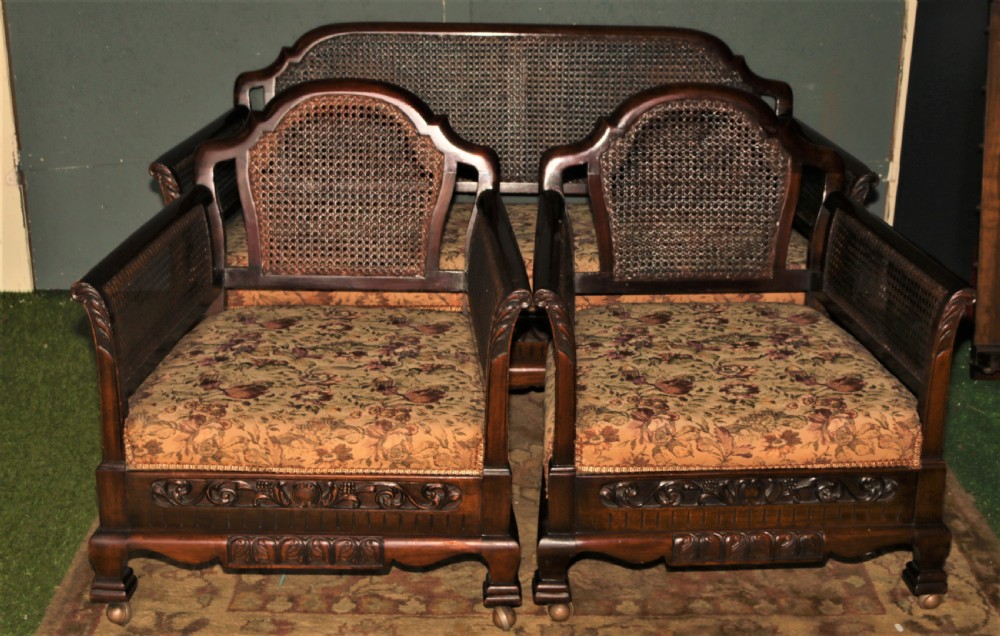 Bergere 3pc suite.