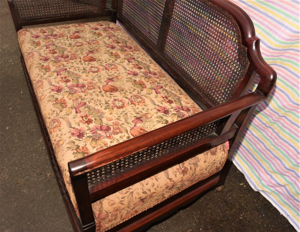 Bergere 3pc suite. View XV