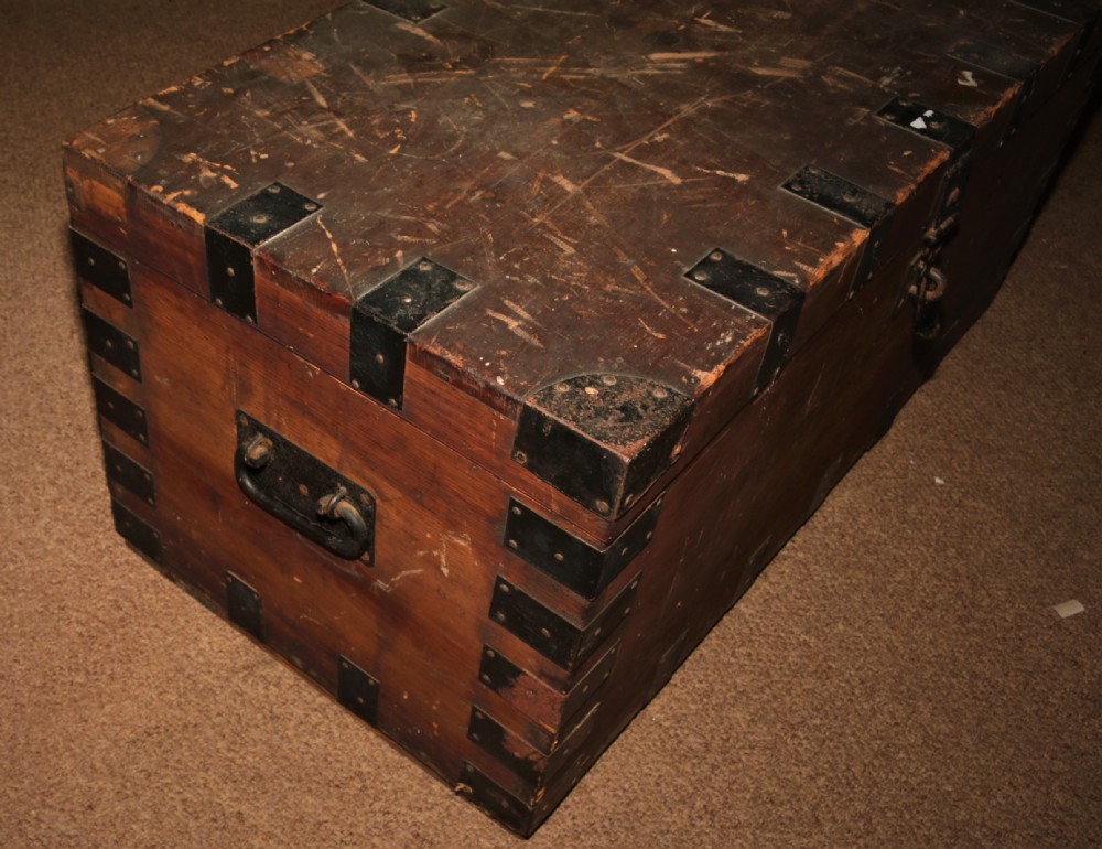 Victorian trunk View IV