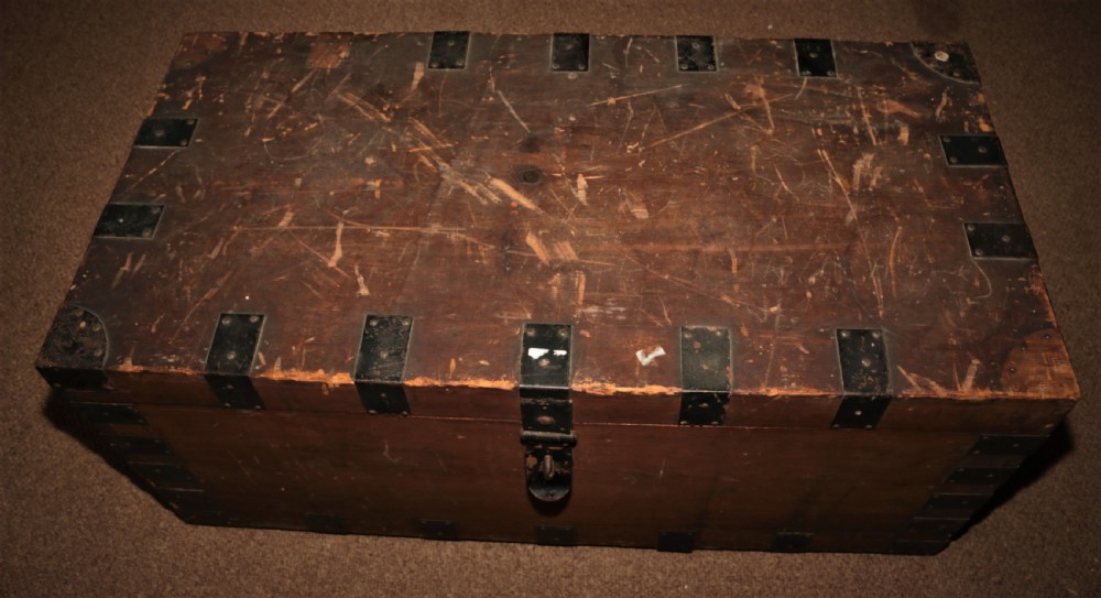 Victorian trunk View V
