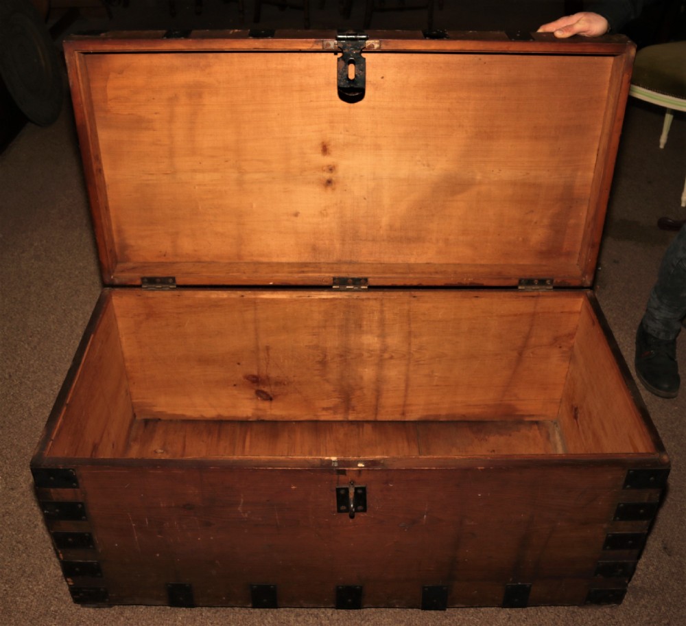 Victorian trunk View VI