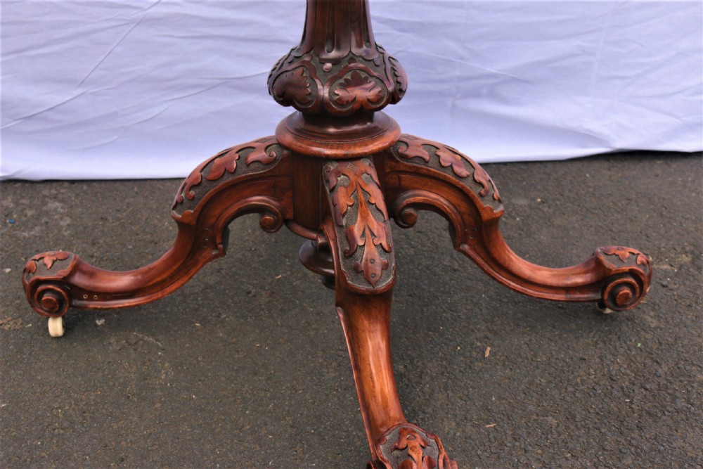 Victorian walnut loo table. View VII