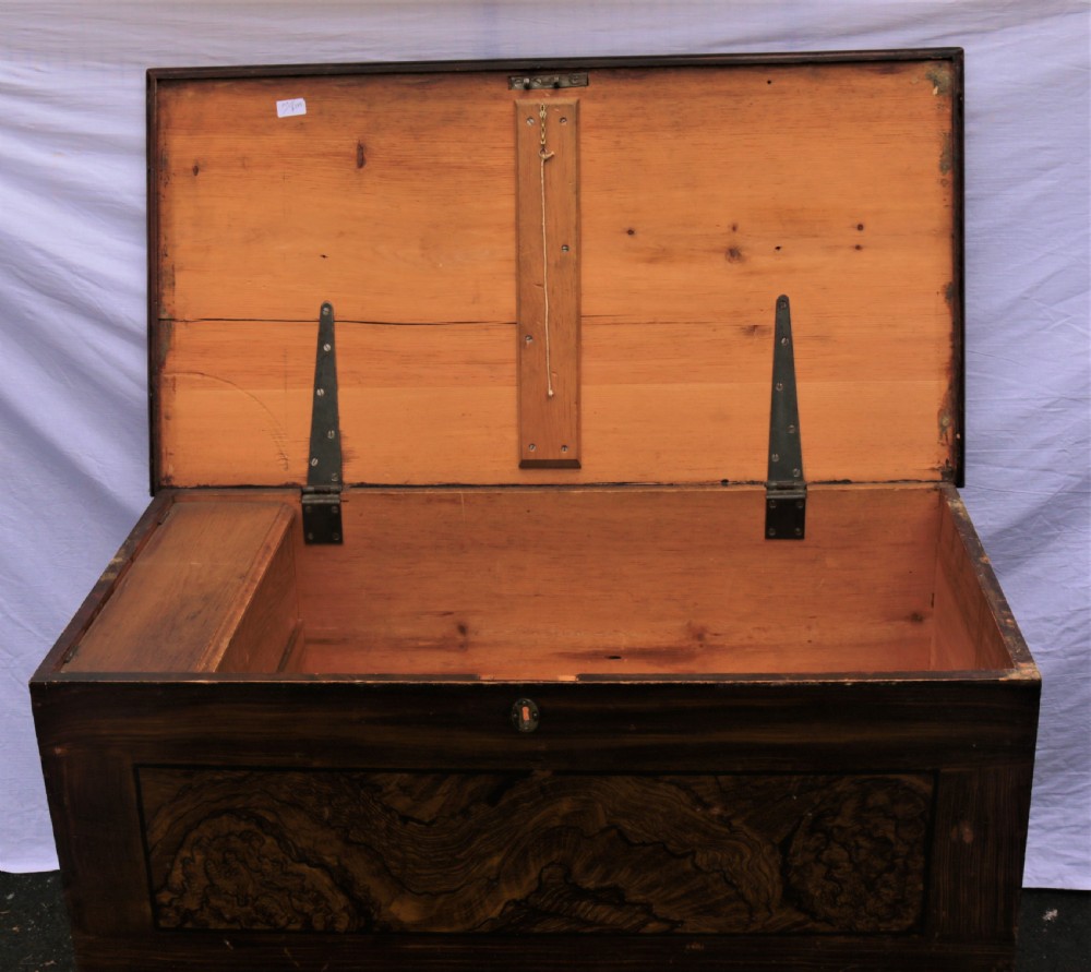 Victorian bedding box View III