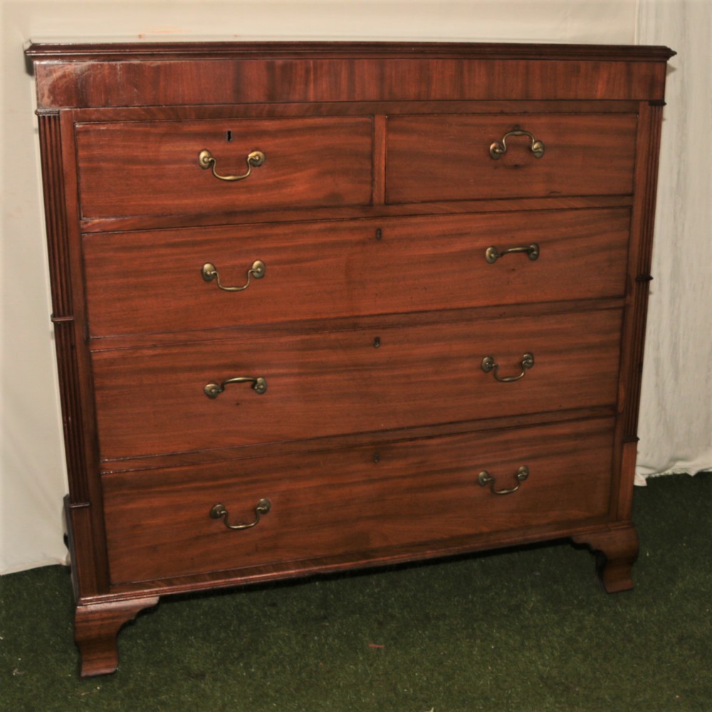 Georgian, large mahogany chest.