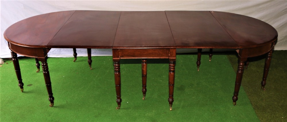 Georgian mahogany dining table.