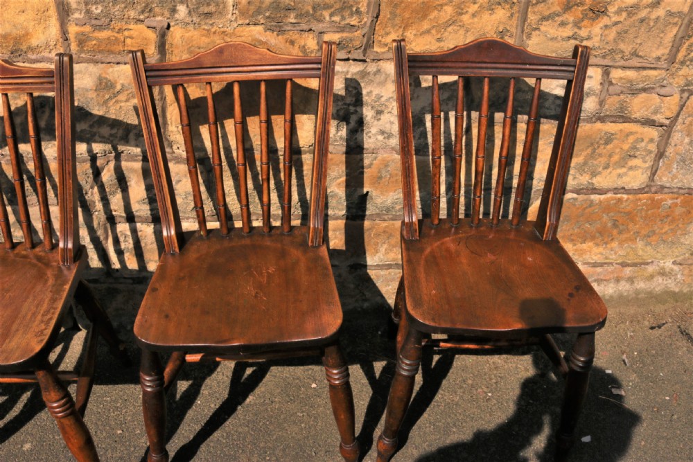 A set of 4 kitchen chairs. View IV