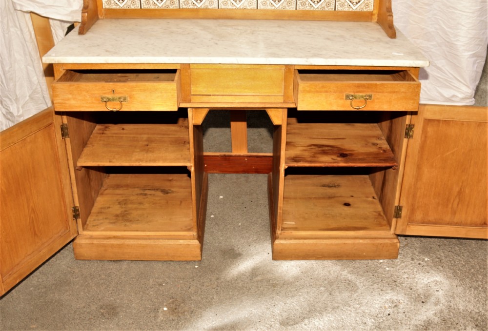 Victorian washstand. View V