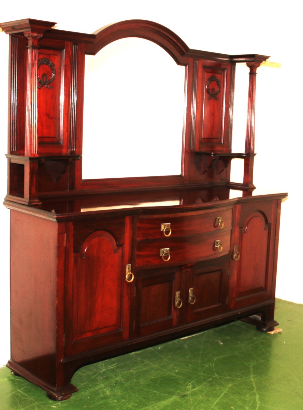 Edwardian sideboard in mahogany.