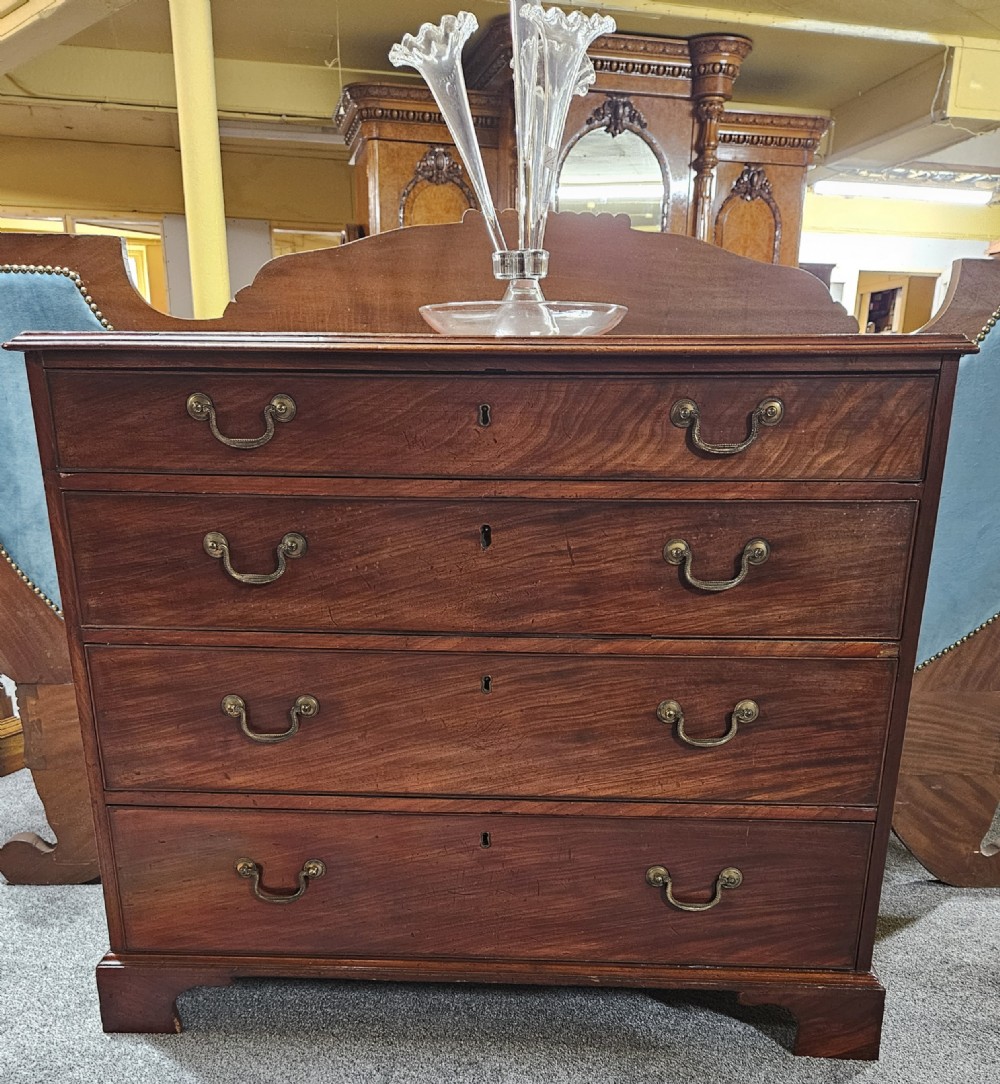 Georgian mahogany chest. 