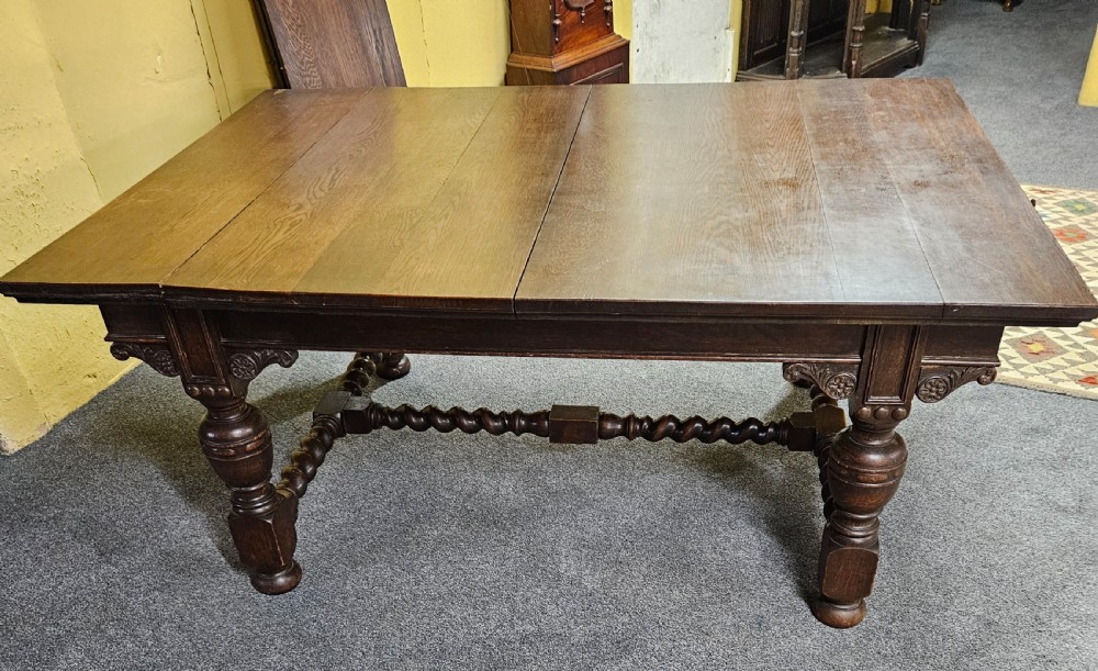 Large oak extending table. 