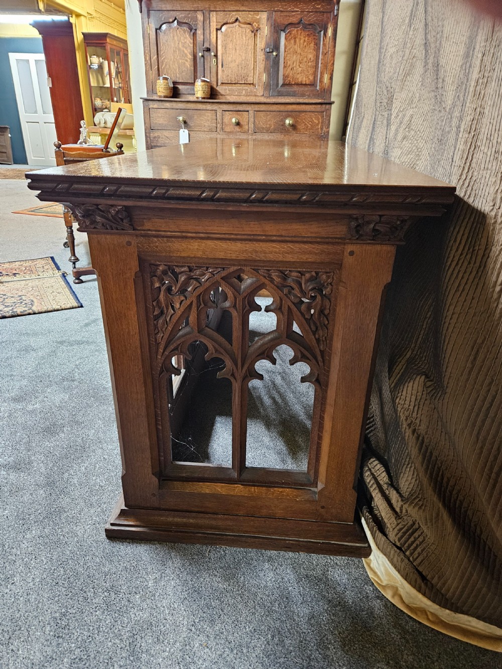Oak Alter table. 
 View IV