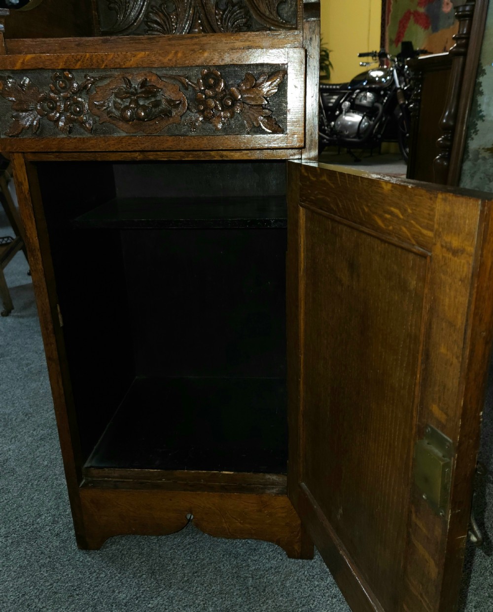 Oak bedside cabinet  View V