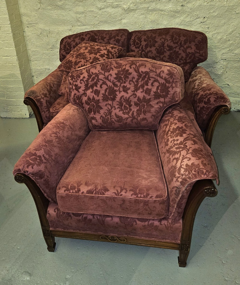 Berger 2 piece suite. 