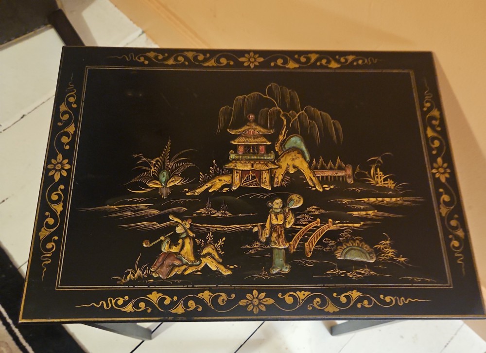 Nest of 3 chinoiserie lamp tables View IV