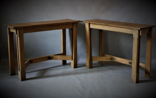 PAIR OF OAK CONSOLE TABLES IN THE ARTS CRAFTS MANNER