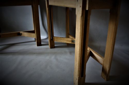 PAIR OF OAK CONSOLE TABLES IN THE ARTS CRAFTS MANNER - ADDITIONAL PHOTO 3