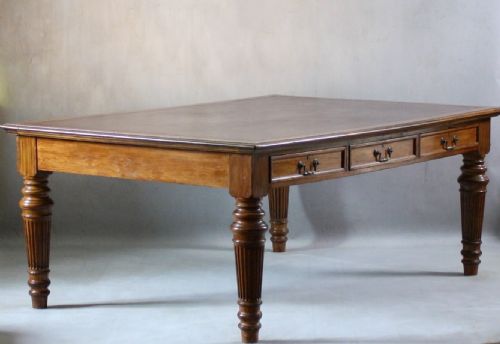 A MAHOGANY VICTORIAN LIBRARY TABLE