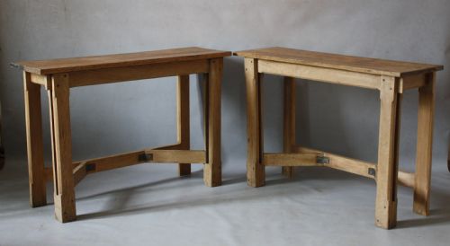 PAIR OF OAK CONSOLE TABLES IN THE ARTS CRAFTS MANNER - ADDITIONAL PHOTO 1