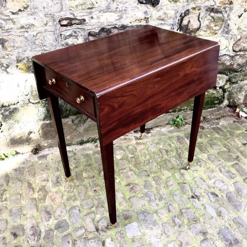 A GEORGE III MAHOGANY PEMBROKE TABLE - ADDITIONAL PHOTO 1