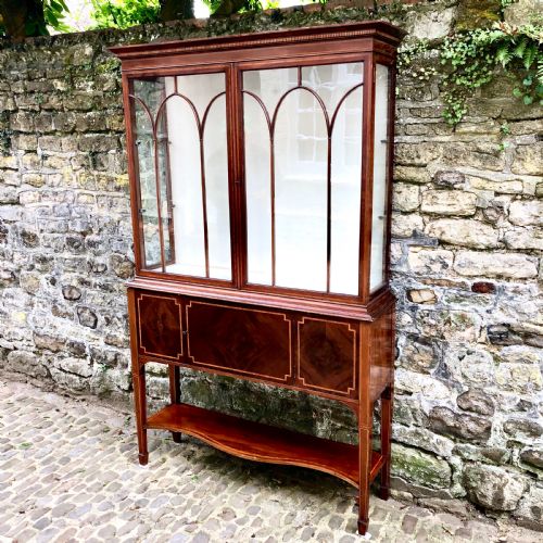 AN EDWARDIAN MAHOGANY DISPLAY CABINET ON STAND BY MAPLES - ADDITIONAL PHOTO 1