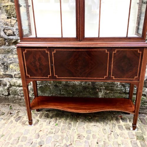 AN EDWARDIAN MAHOGANY DISPLAY CABINET ON STAND BY MAPLES - ADDITIONAL PHOTO 6