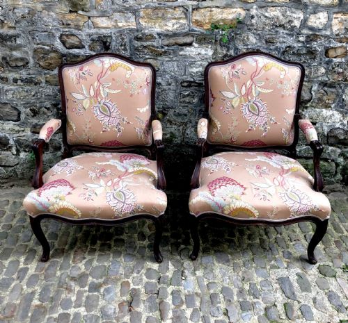 A PAIR OF LOUIS XV FAUTEUILS - ADDITIONAL PHOTO 1