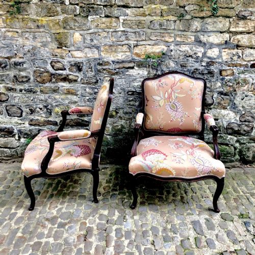 A PAIR OF LOUIS XV FAUTEUILS - ADDITIONAL PHOTO 3