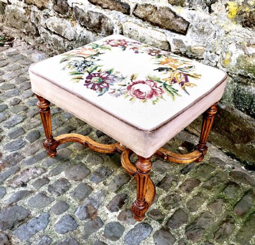 A LOUIS XVI STYLE WALNUT DRESSING TABLE STOOL - ADDITIONAL PHOTO 3