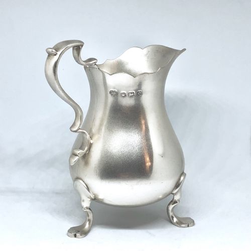A SILVER BALUSTER SHAPED MILK JUG - ADDITIONAL PHOTO 2
