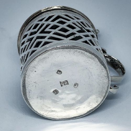 AN EARLY GEORGE III SILVER MUSTARD POT - ADDITIONAL PHOTO 1