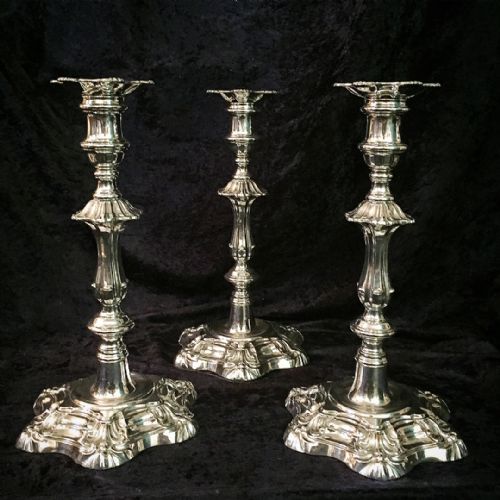 A REGENCY OLD SHEFFIELD PLATE TABLE GARNITURE CANDELABRUM - ADDITIONAL PHOTO 1