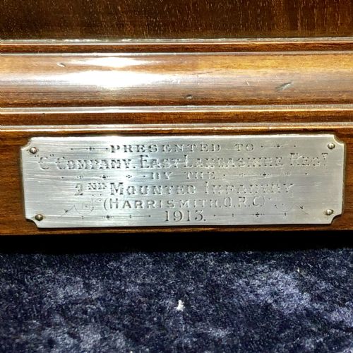 A LATE 19TH CENTURY MAHOGANY TABLE CLOCK WITH MILITARY INTEREST - ADDITIONAL PHOTO 7