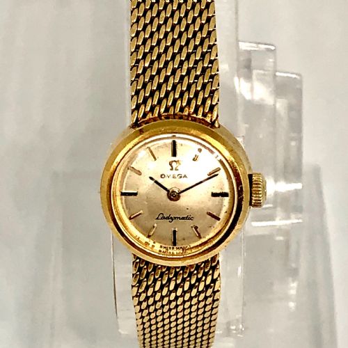 AN 18 CARAT GOLD OMEGA LADIES WRISTWATCH CIRCA 1957 - ADDITIONAL PHOTO 1