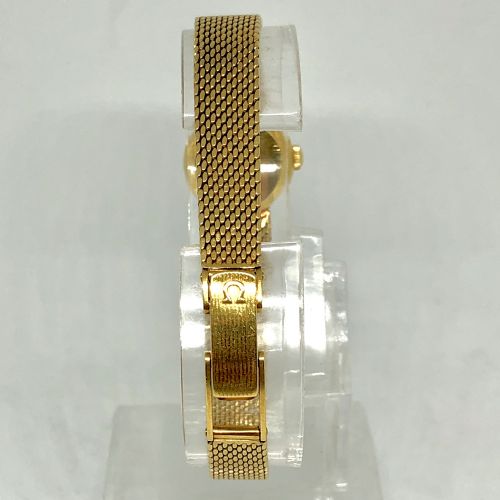 AN 18 CARAT GOLD OMEGA LADIES WRISTWATCH CIRCA 1957 - ADDITIONAL PHOTO 2