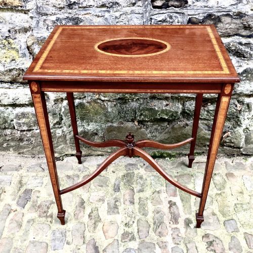 a small edwardian mahogany side table - CATEGORY: ANTIQUE TABLES - DATED EDWARDIAN