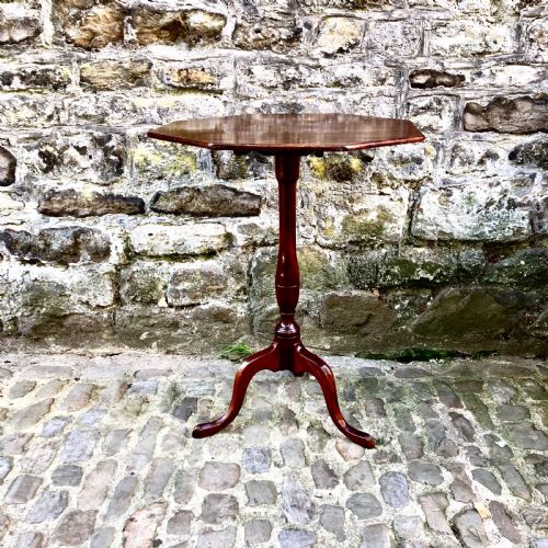 A GEORGE III MAHOGANY TILTTOP WINE TABLE - ADDITIONAL PHOTO 2