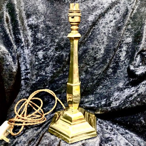AN ART DECO HEXAGONAL BRASS TABLE LAMP CIRCA 1925 - ADDITIONAL PHOTO 1