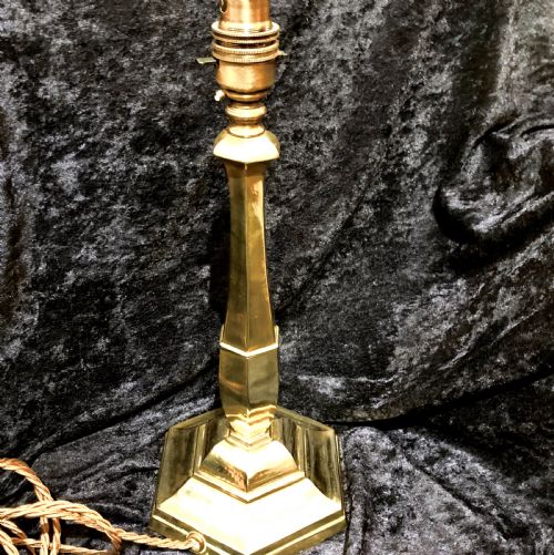 AN ART DECO HEXAGONAL BRASS TABLE LAMP CIRCA 1925 - ADDITIONAL PHOTO 3