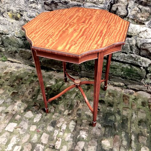 AN EDWARDIAN SATINWOOD OCCASIONAL TABLE - ADDITIONAL PHOTO 1