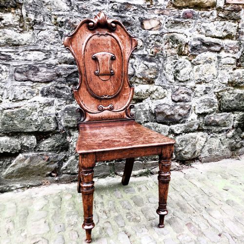 AN EARLY VICTORIAN OAK HALL CHAIR - ADDITIONAL PHOTO 2