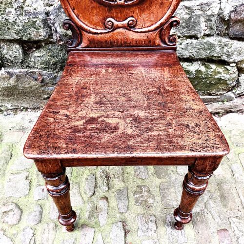 AN EARLY VICTORIAN OAK HALL CHAIR - ADDITIONAL PHOTO 3